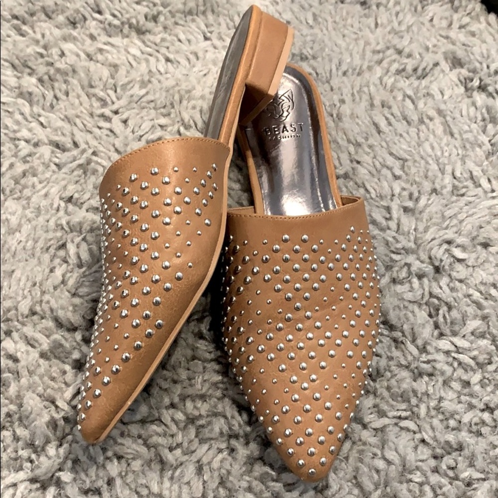 Pointed mules